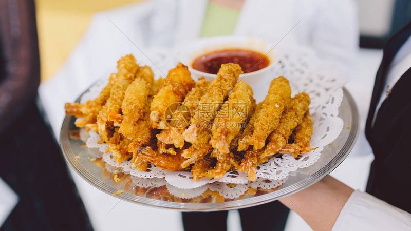 餐饮加盟总部广告支持：如何精准触达目标消费者