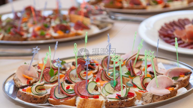 学校食材配送，如何保障食品安全与营养均衡？**