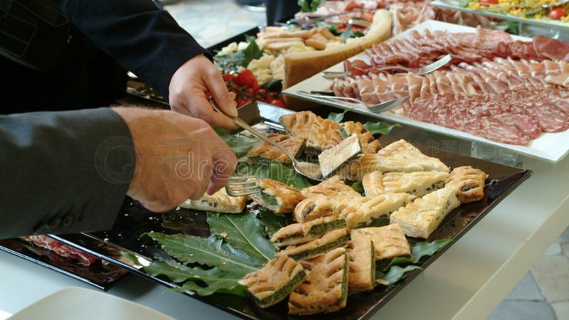 在挑选饮料时，应关注以下几个关键指标：